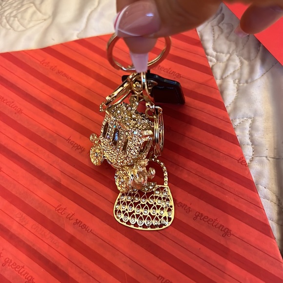 Sold elsewhere Beautiful purse charm key chains Gold Coach Carriage - Picture 12 of 12